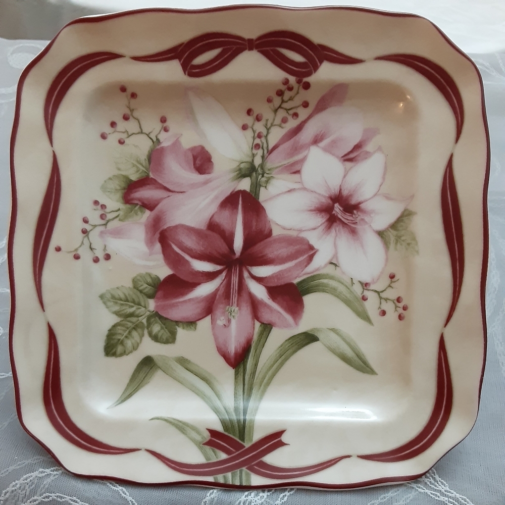 222 Fifth Yuletide Celebration Amaryllis Collection Square Appetizer Plate